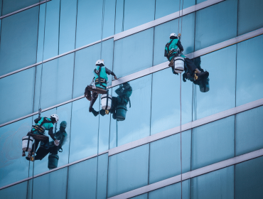 Vệ Sinh Kính Tòa Nhà Cao Tầng